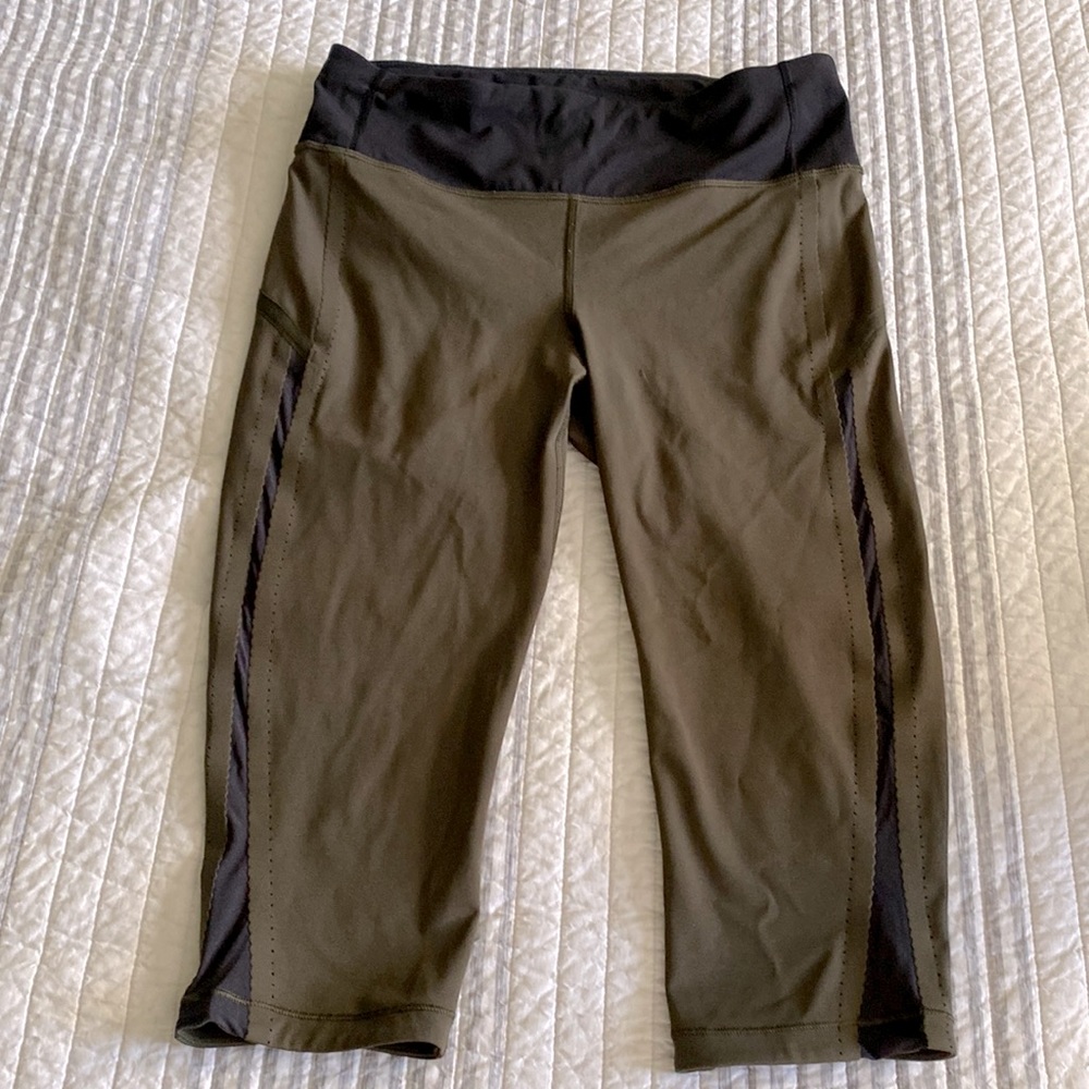 Forest green cropped lululemon leggings- Size 8